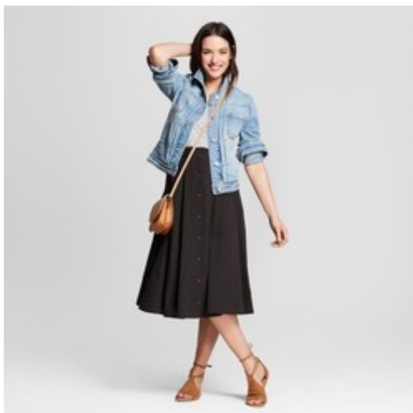 Universal Thread Dresses & Skirts - 💫 EUC Black button front midi skirt